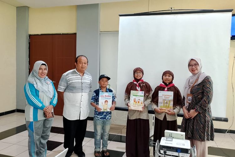 Jatuh Bangun Acil sebagai Pustakawan, Tak Hanya Duduk dan Melayani tapi Melakukan Banyak Hal Besar