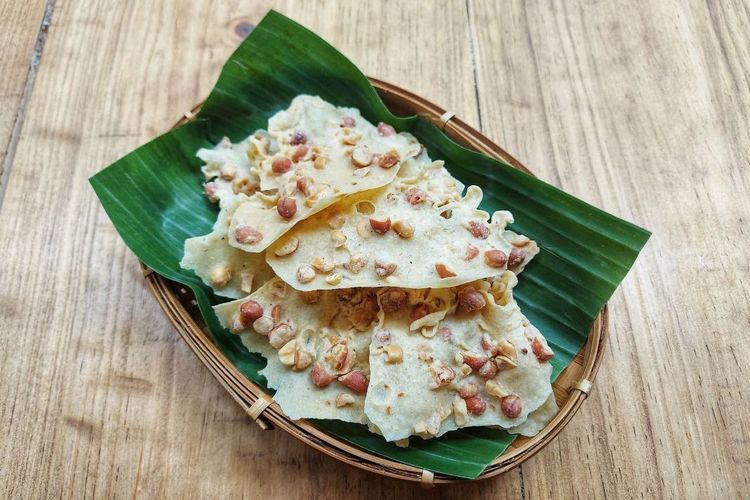 Bikin Peyek Kacang Renyah Tahan Lama, Cuma Butuh Trik Minyak dan Api Pas