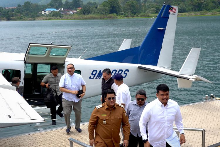 Uji Coba Pesawat Amfibi di Danau Toba, Bobby Harap Dongkrak Wisata dan Layanan Publik